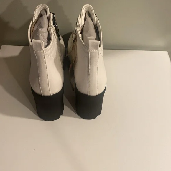 SEVEN7 Women's Flatiron Lug Sole Boots Size 7 - Picture 3 of 5